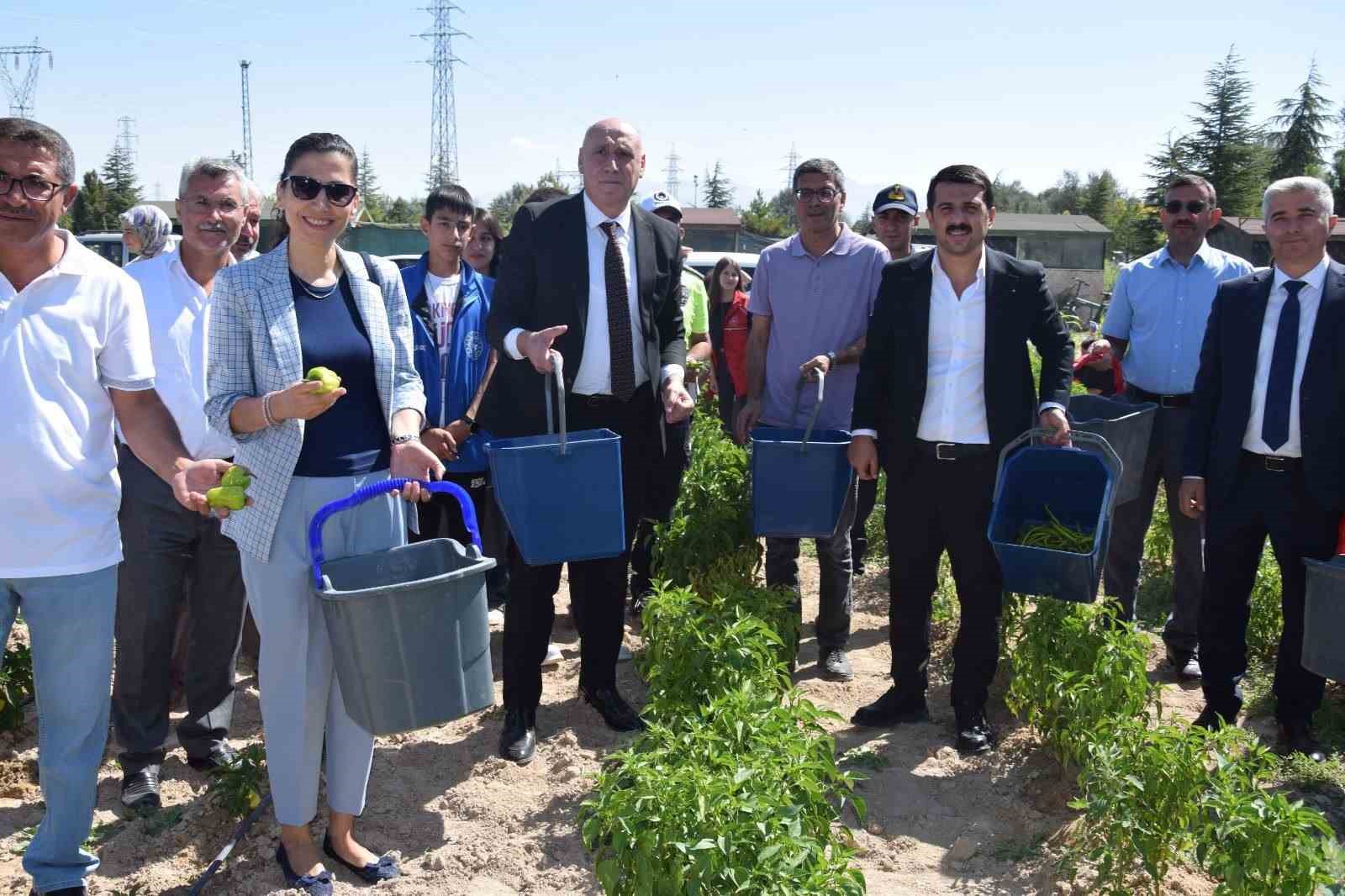 Karapınar’da "Doğayla El Ele Öğreniyorum, Üretiyorum, Paylaşıyorum" projesi meyvelerini veriyor