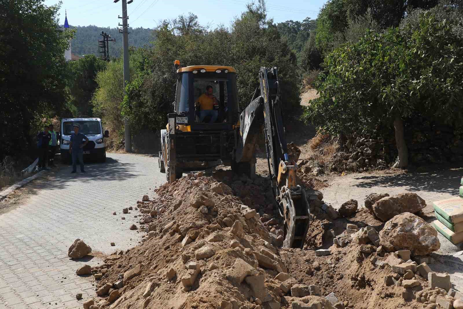 Menteşe Derinkuyu&rsquo;da i&ccedil;me suyu şebeke hattı yenileniyor
