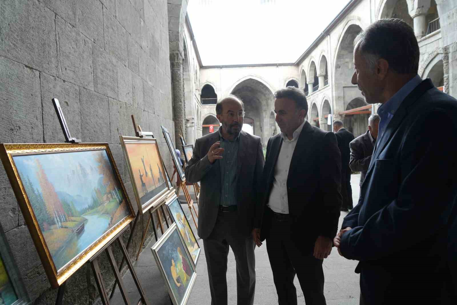 Tarihi &Ccedil;ifte Minareli Medrese&rsquo;de resim sergisi
