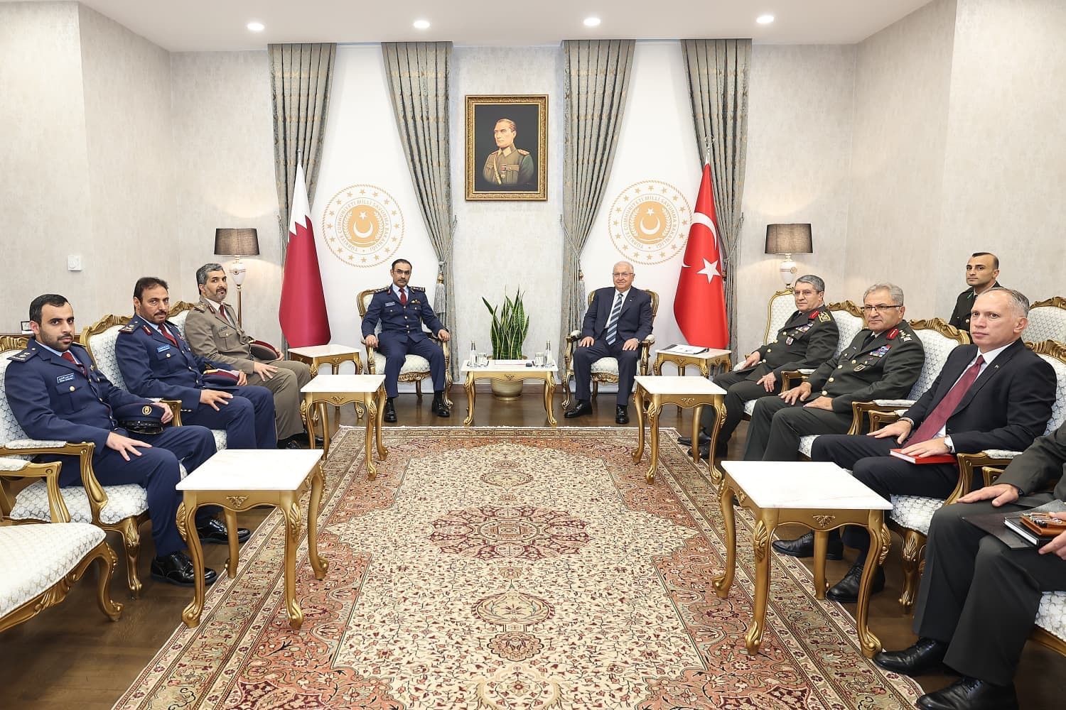 Bakan Güler, Katar Genelkurmay Başkanı Al Mannai ve Katar Kara Kuvvetleri Komutanı Al-Attiyah ile görüştü