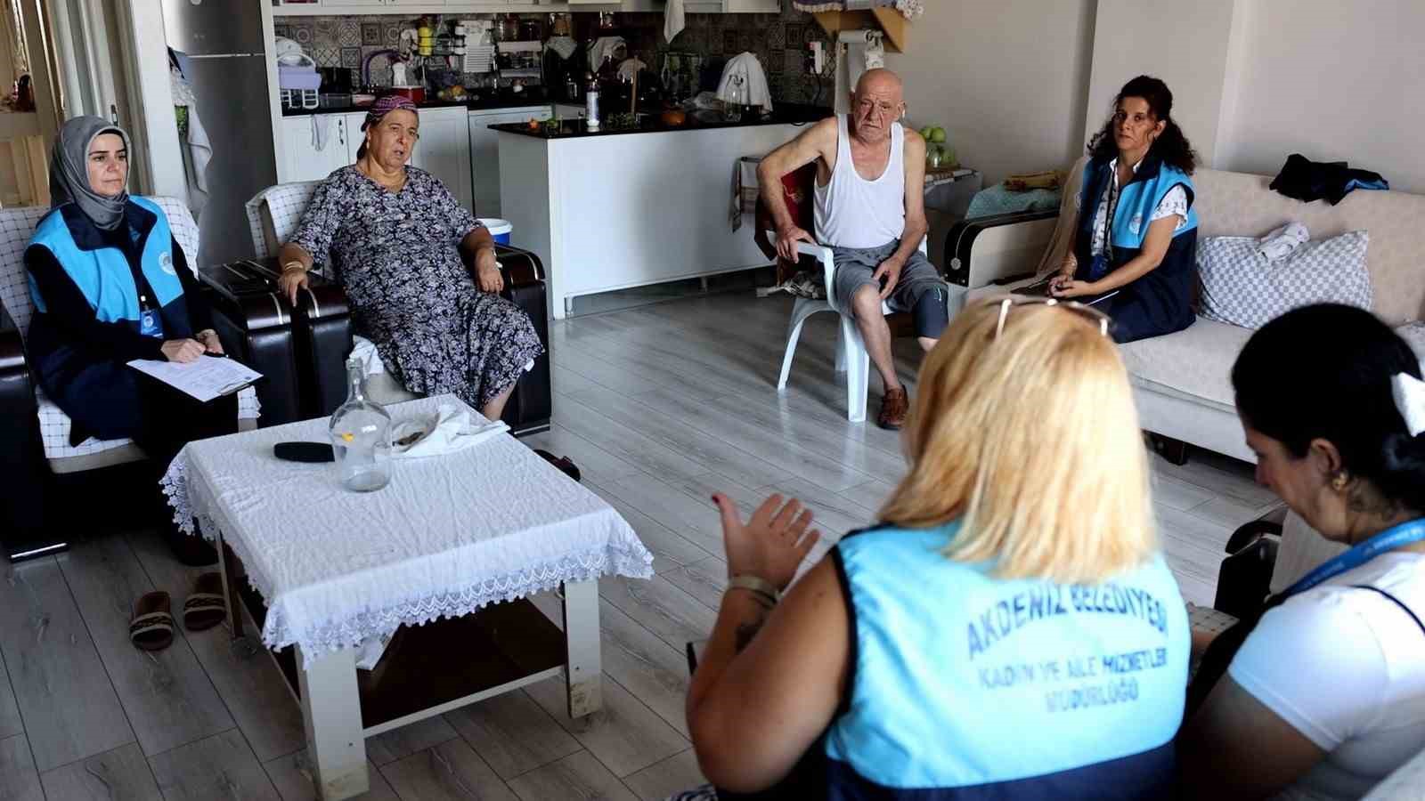 Akdeniz Belediyesinin evde temizlik hizmeti s&uuml;r&uuml;yor
