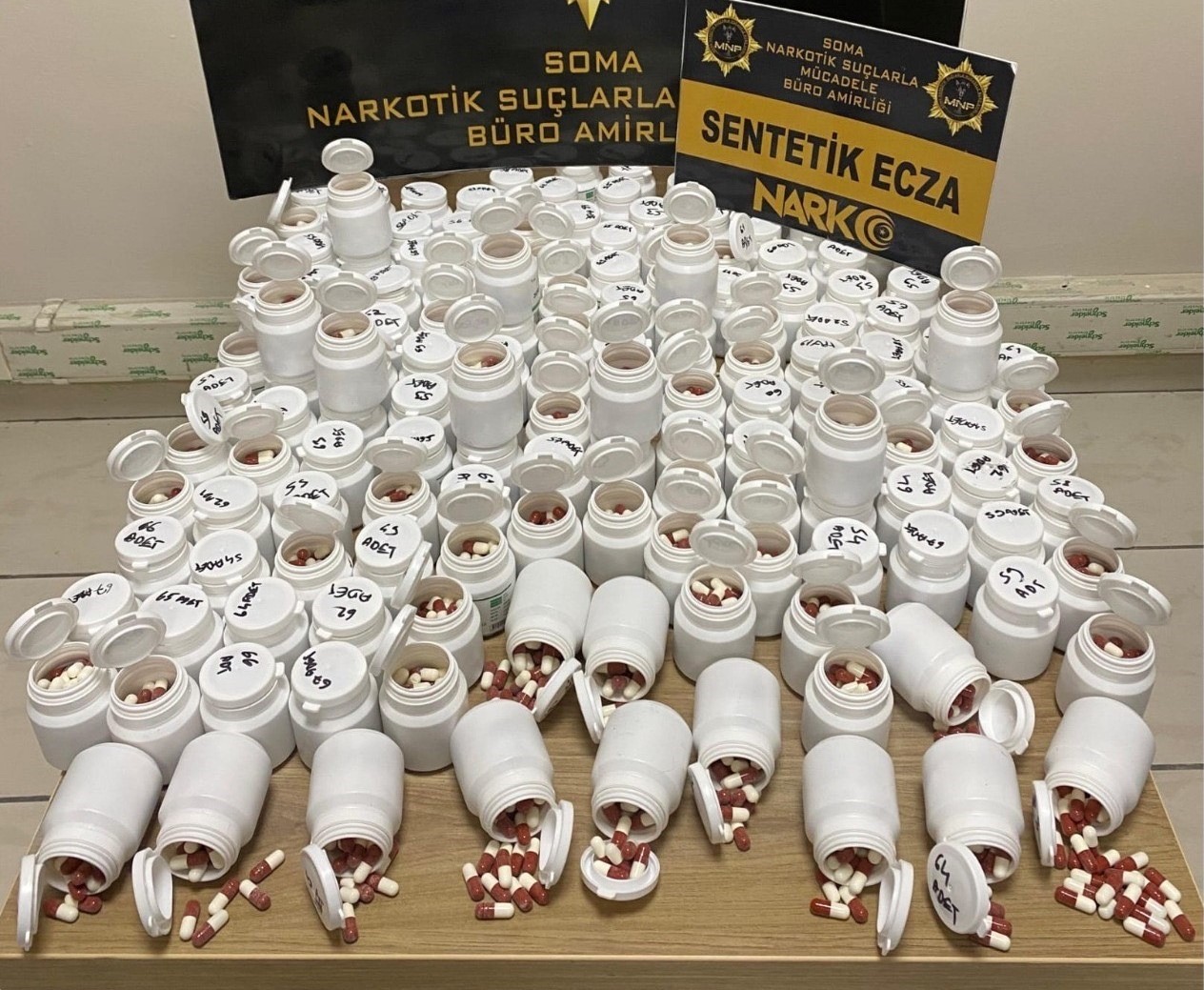 Manisa&rsquo;da narkotik operasyonlarında 64 şahıs tutuklandı
