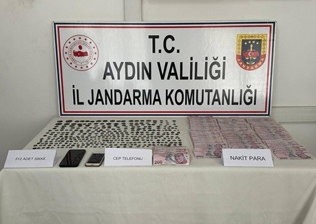 Karacasu’da durdurulan araçta tarihi eser ele geçirildi