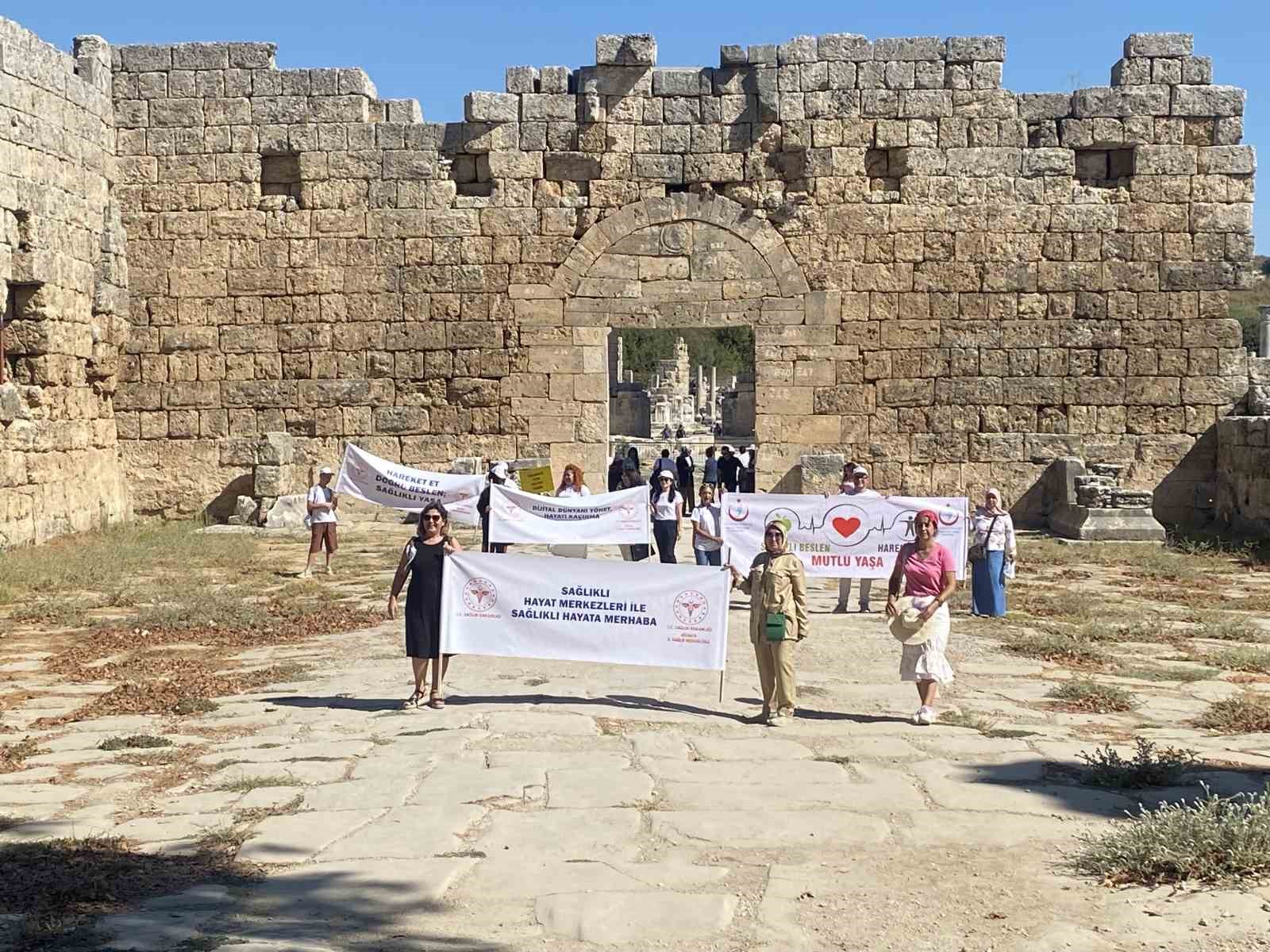 Perge’de sağlık için yürüdüler