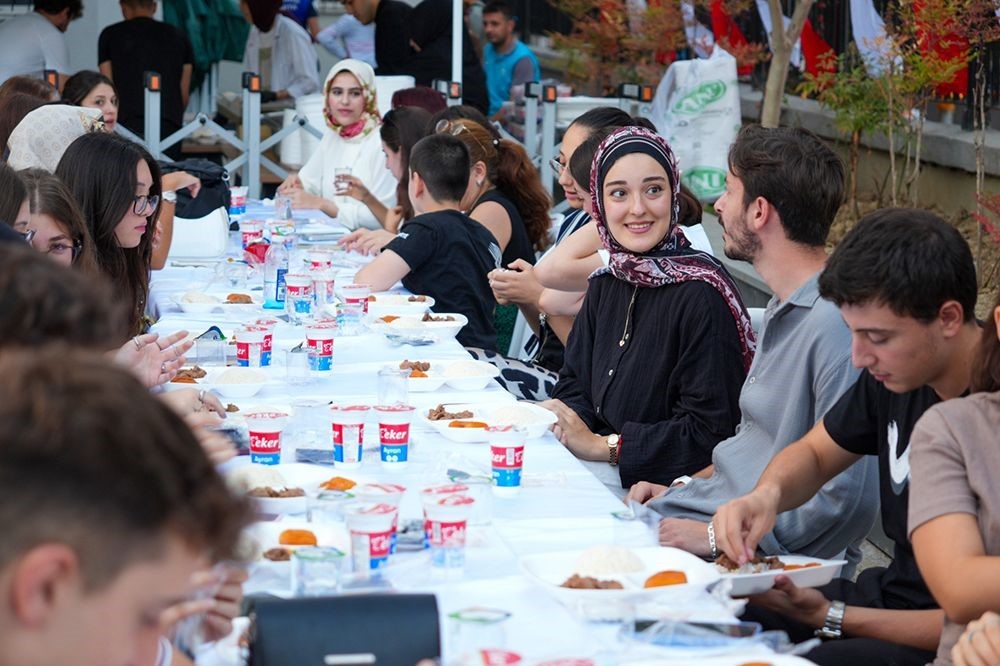 Gen&ccedil;lik Merkezi mezunları Pilav G&uuml;n&uuml;&rsquo;nde buluştu
