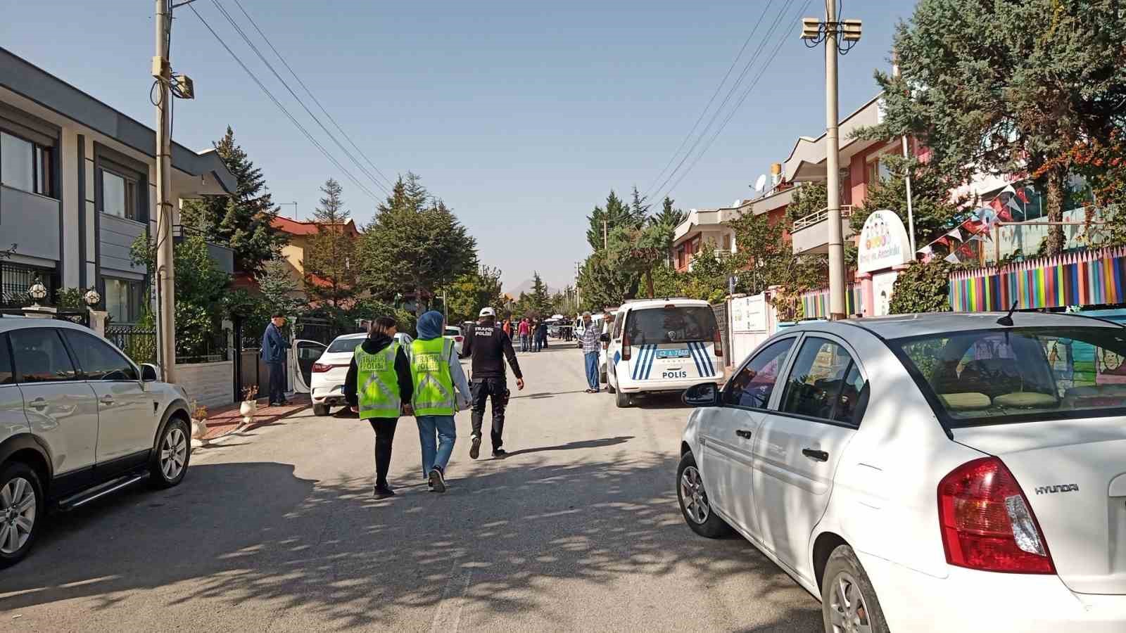 Polis memurunu 7 kez bı&ccedil;aklayan ş&uuml;pheli hakim karşısında
