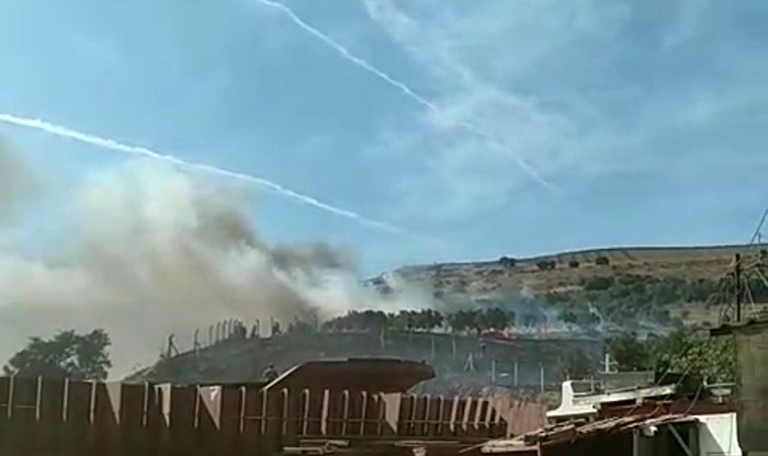 Erdek&rsquo;te otluk ve ağa&ccedil;lık alanda yangın
