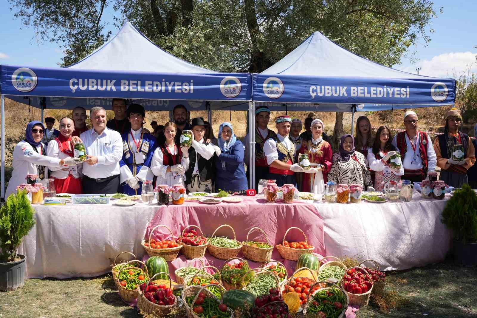 Uluslararası &Ccedil;ubuk Turşu ve K&uuml;lt&uuml;r Festivali başladı
