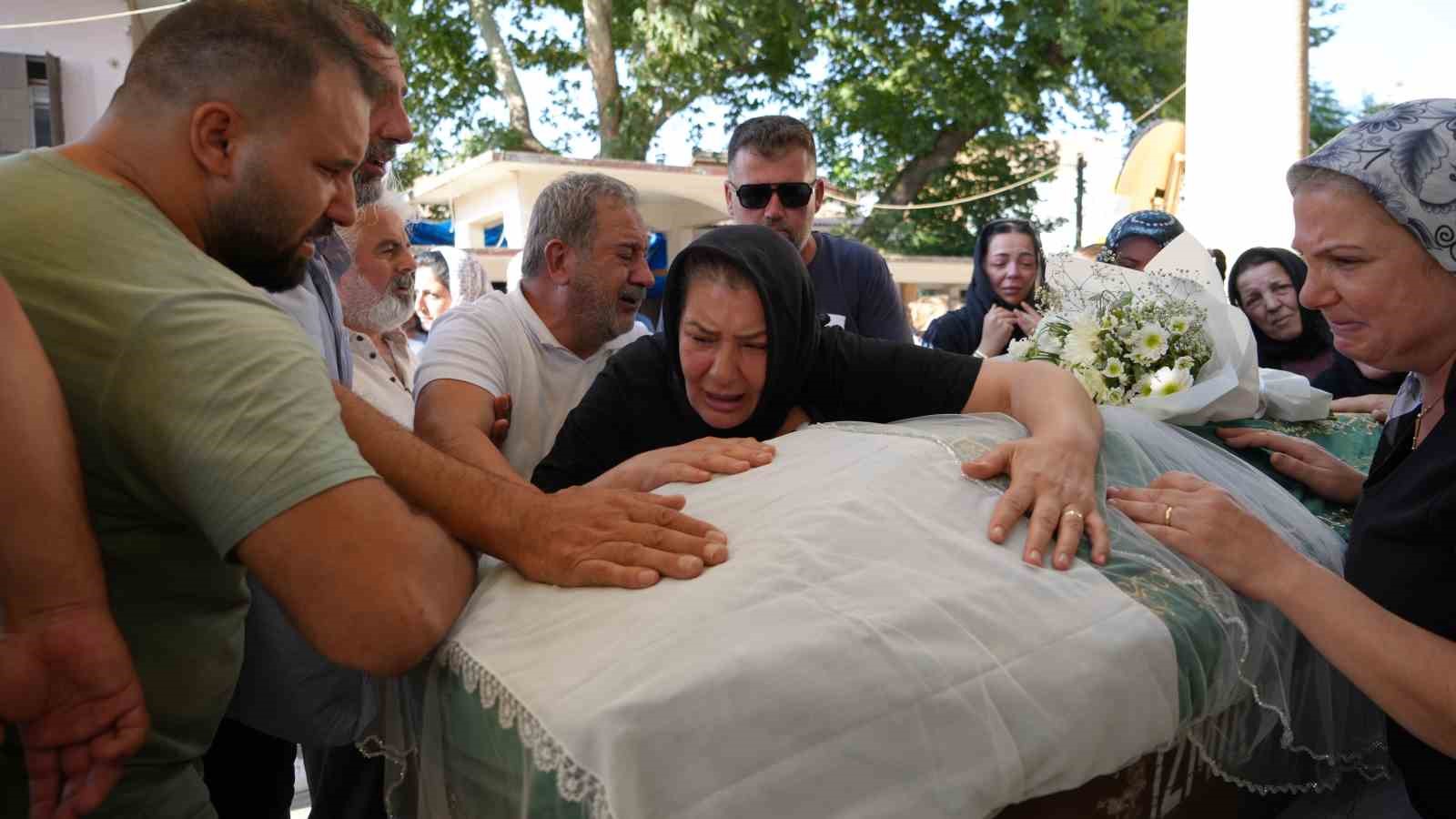 Uçak kazasında yitirdiği kızına acı veda