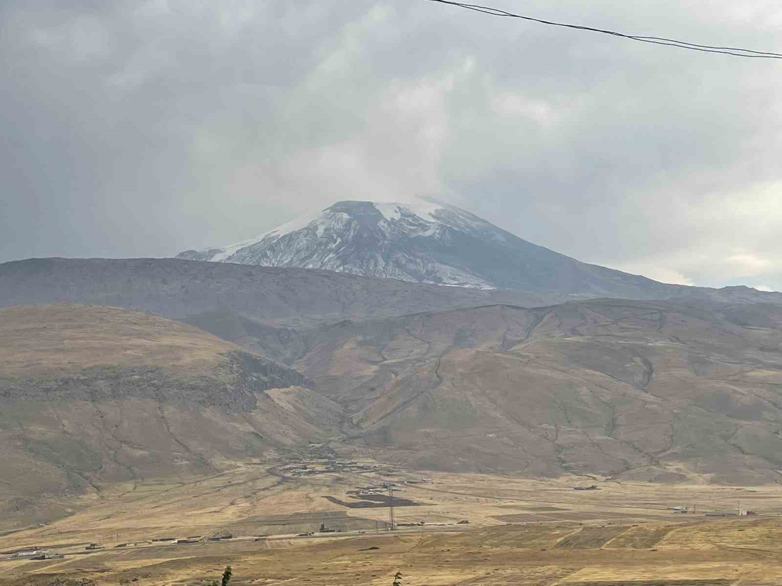 Ağrı Dağı beyaza büründü