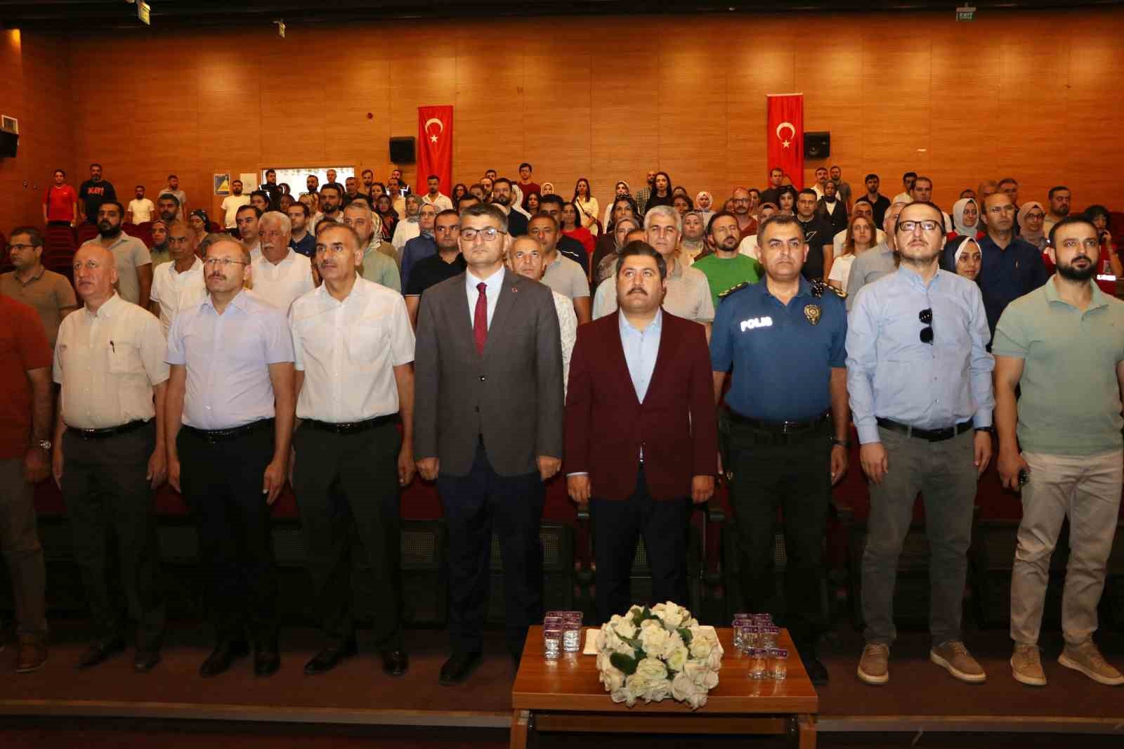 Siirt’te bağımlılıkla mücadele için farkındalık sempozyumu düzenlendi