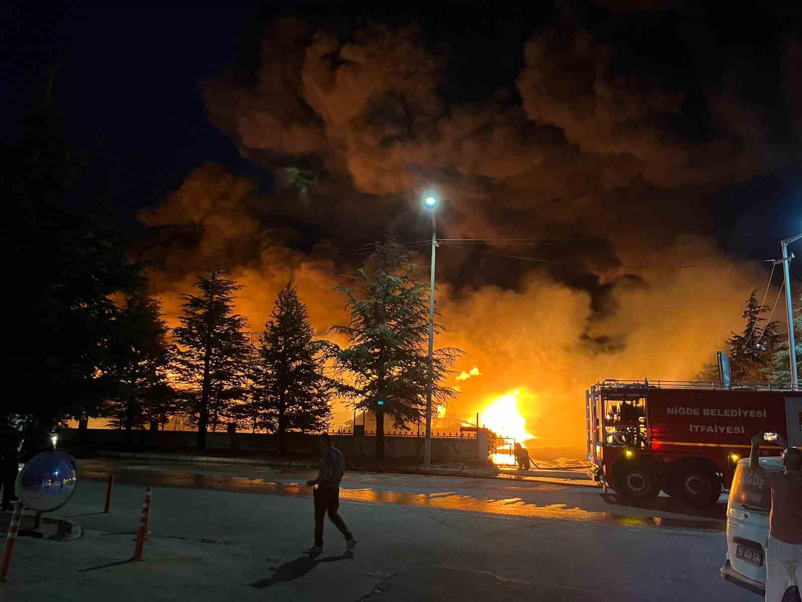 Niğde&rsquo;de fabrika yangını
