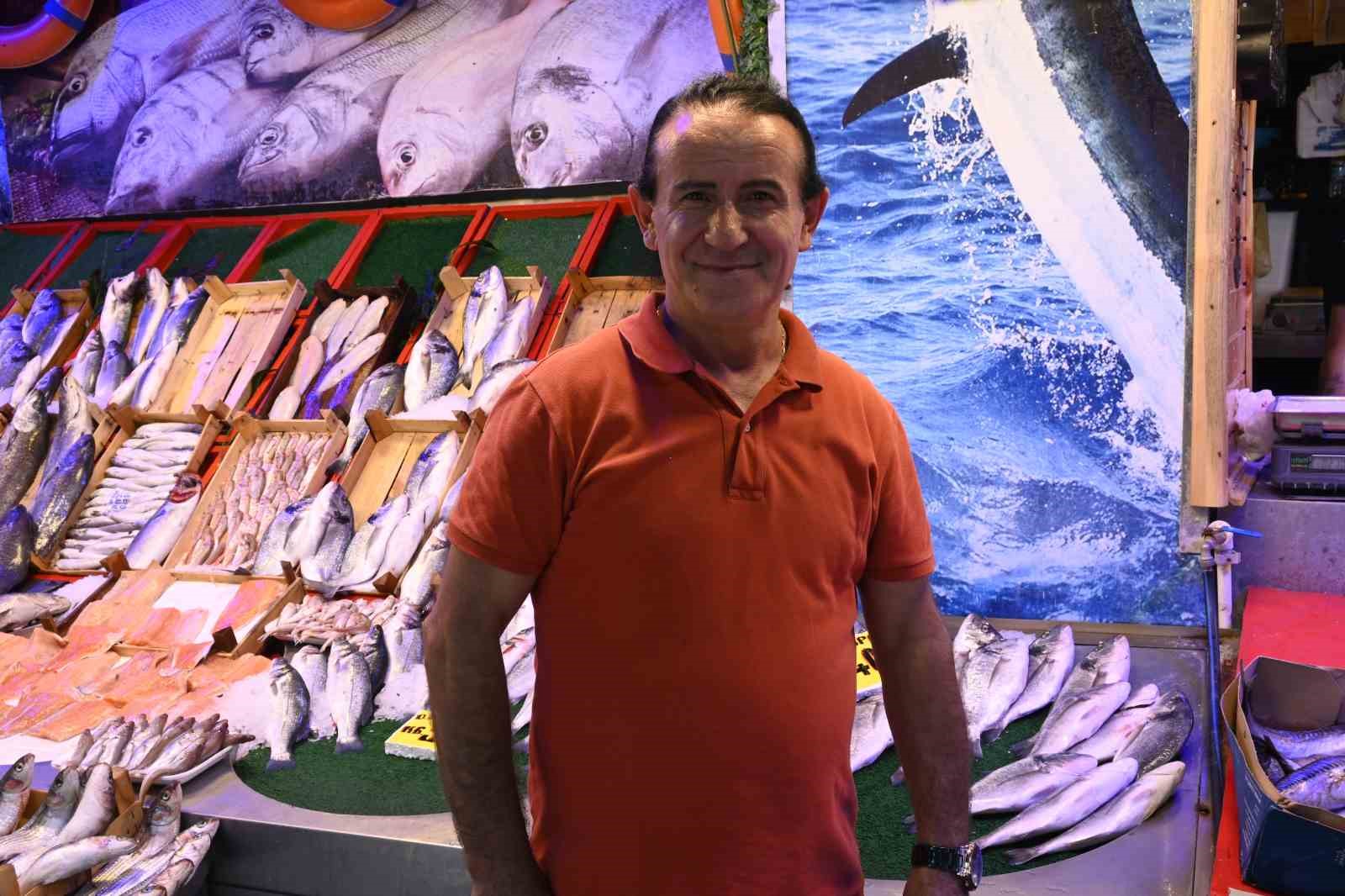 Eskişehir&rsquo;de &rsquo;hayrına&rsquo; balık dağıtma yarışı: 2 g&uuml;nde 6 ton dağıtıldı
