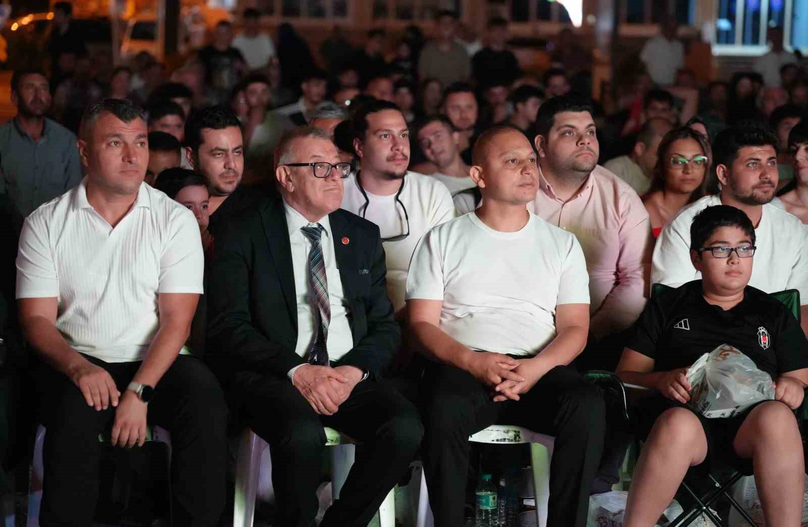 Kırıkkaleliler, A Milli Takım’ın galibiyet sevincini meydanda yaşadı