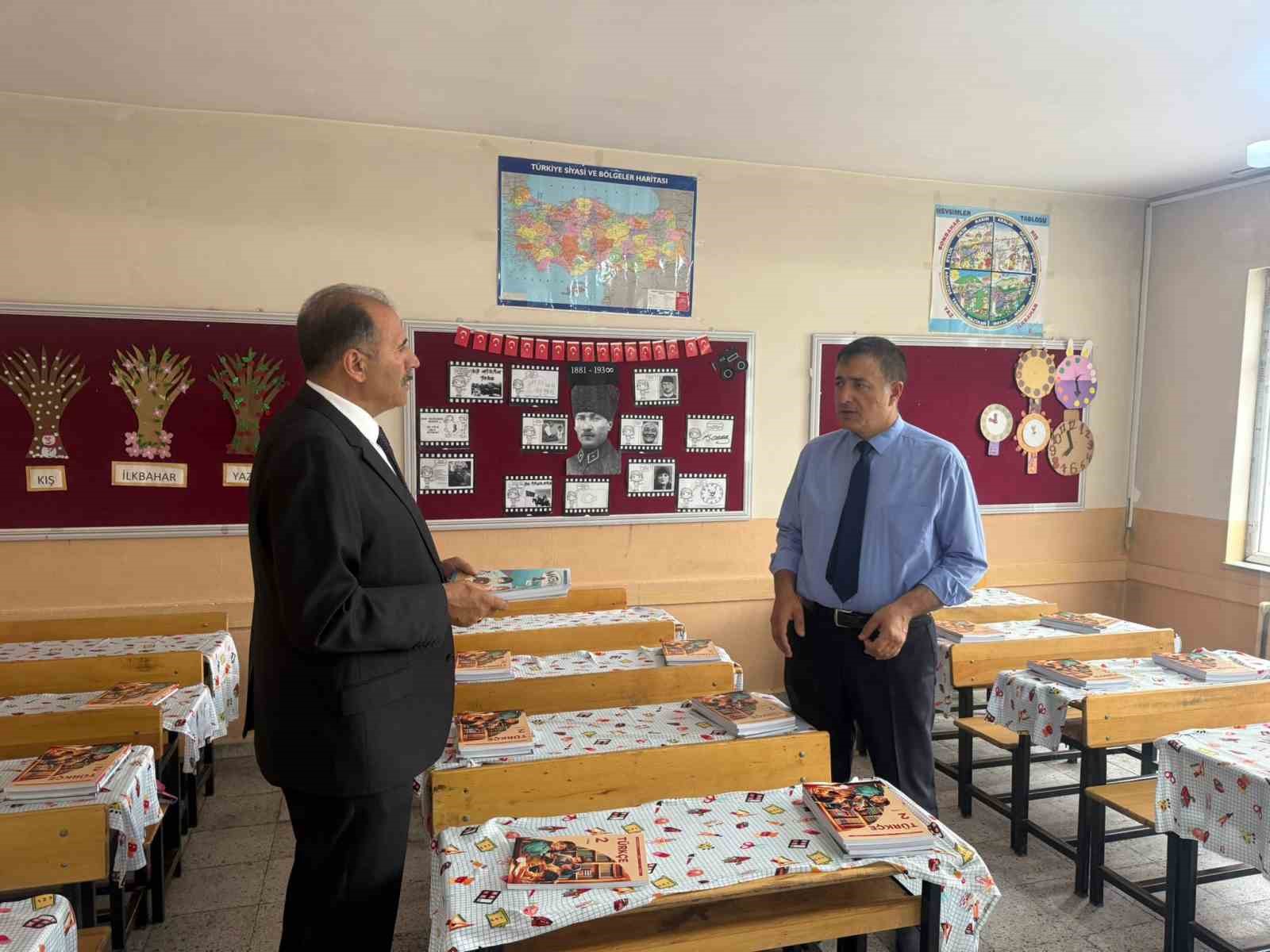 Iğdır’da ücretsiz kitaplar okullara dağıtıldı, ders zili için geri sayım başladı