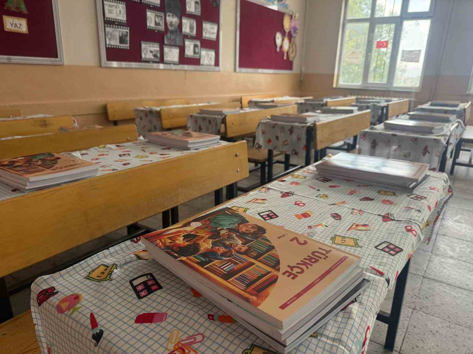 Iğdır&rsquo;da &uuml;cretsiz kitaplar okullara dağıtıldı, ders zili i&ccedil;in geri sayım başladı
