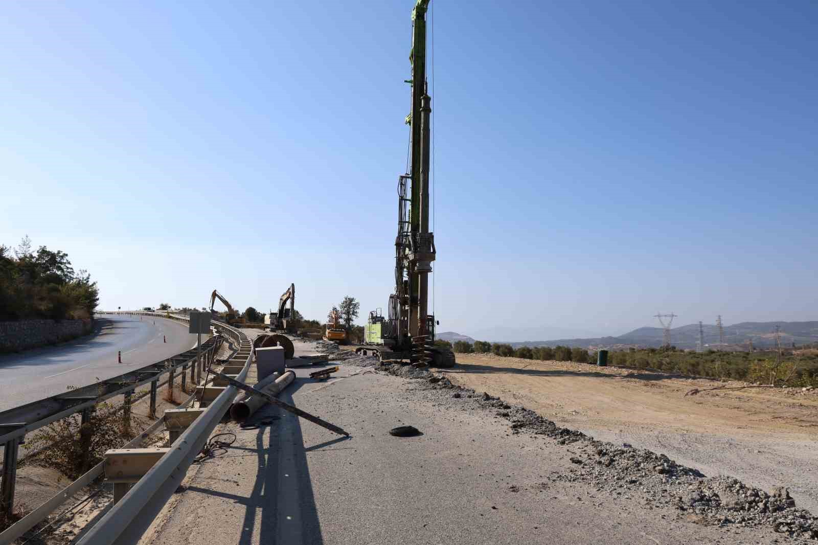 S&ouml;ke-Kuşadası yolunda bakım onarım &ccedil;alışması başladı
