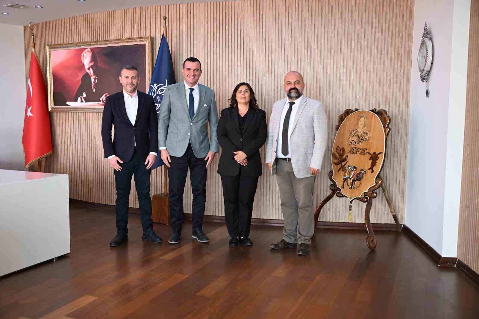 Başkan &Ccedil;er&ccedil;ioğlu, eski bakanları ağırladı
