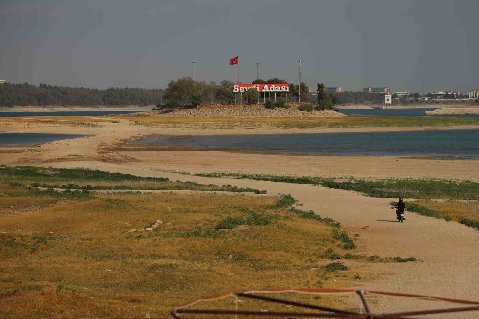 Kuraklık &rsquo;sevgi yolu&rsquo;nu ortaya &ccedil;ıkarttı
