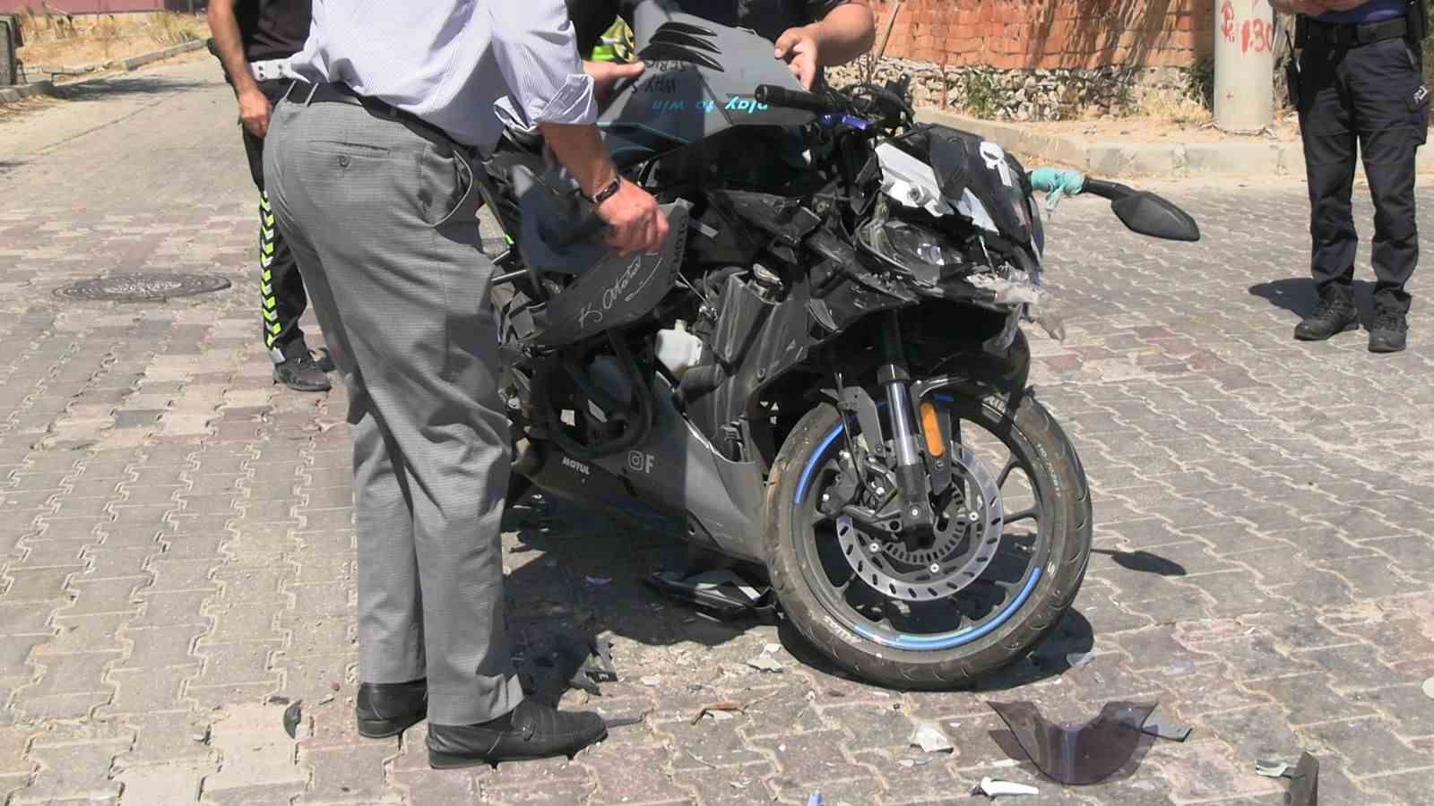 Tavşanlı’da otomobil ile motosikletle çarpıştı: 1 yaralı
