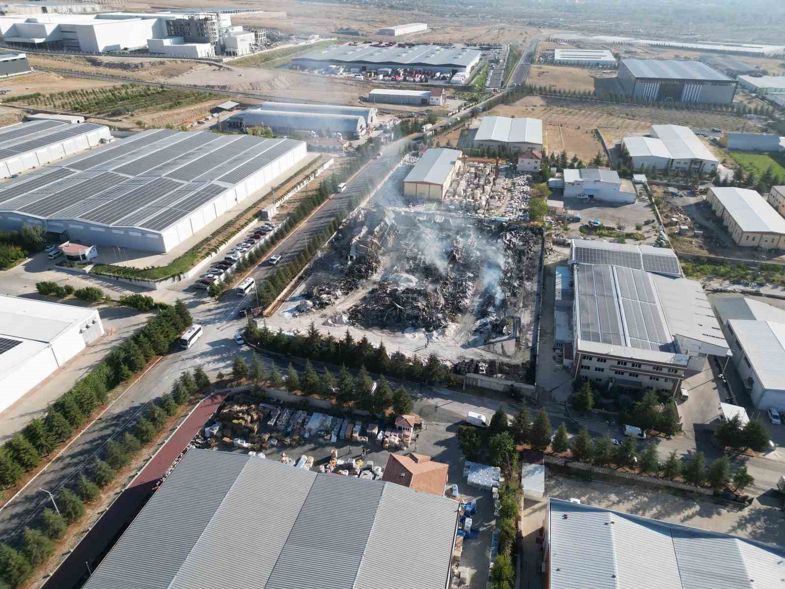 Niğde’deki fabrika yangını 10 saatlik çalışma ile söndürüldü