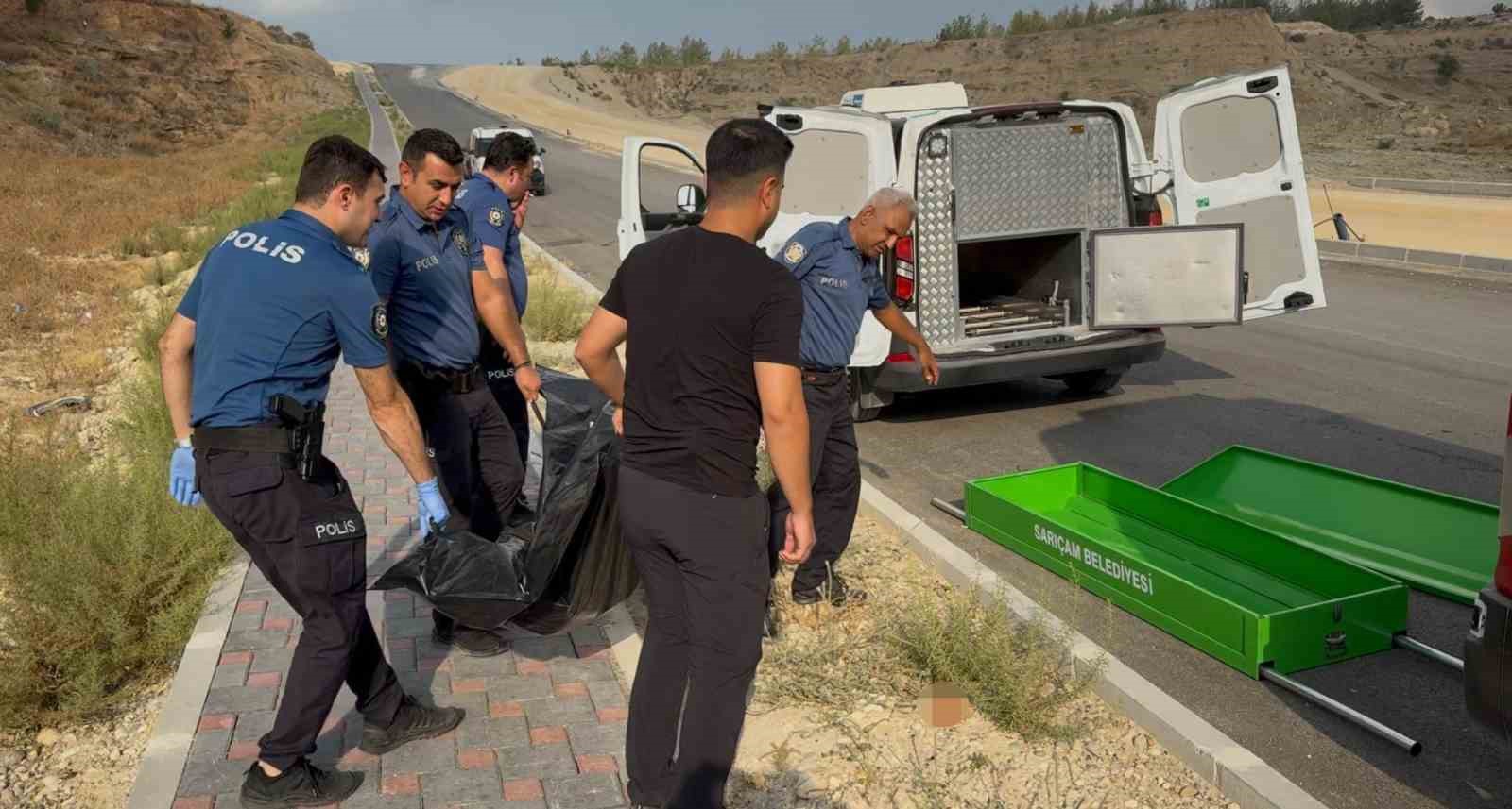 Adana’da yol kenarında ceset bulundu