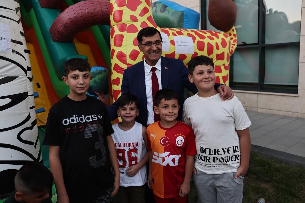 Kütahya Belediyesi renkli etkinliklerle çocukların yüzünü güldürdü