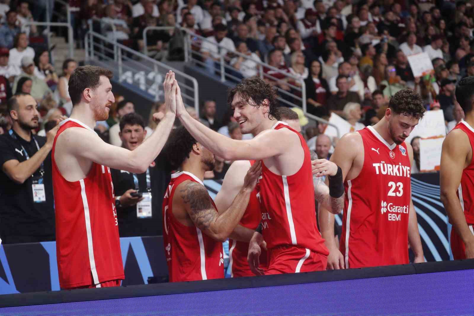 A Milli Erkek Basketbol Takımı, son 16 turunda İsveç ile karşılaşacak