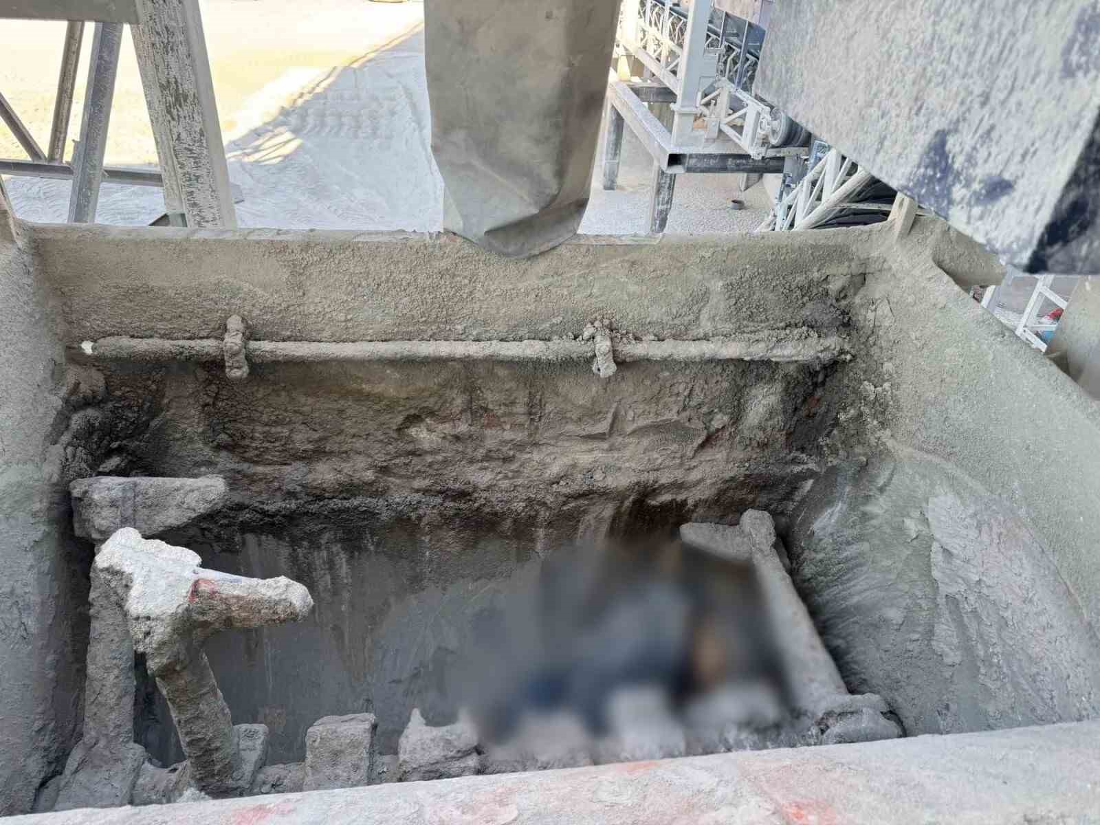 51 yaşındaki fabrika işçisi beton mikserine düşerek can verdi
