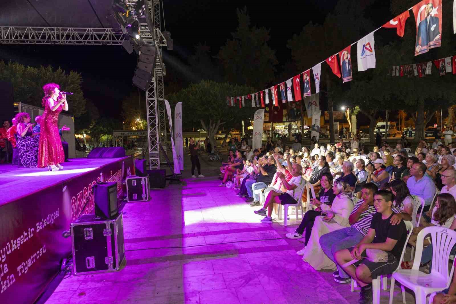 &lsquo;Angara Gazinosu&rsquo; oyununa Mersin&rsquo;de tam not
