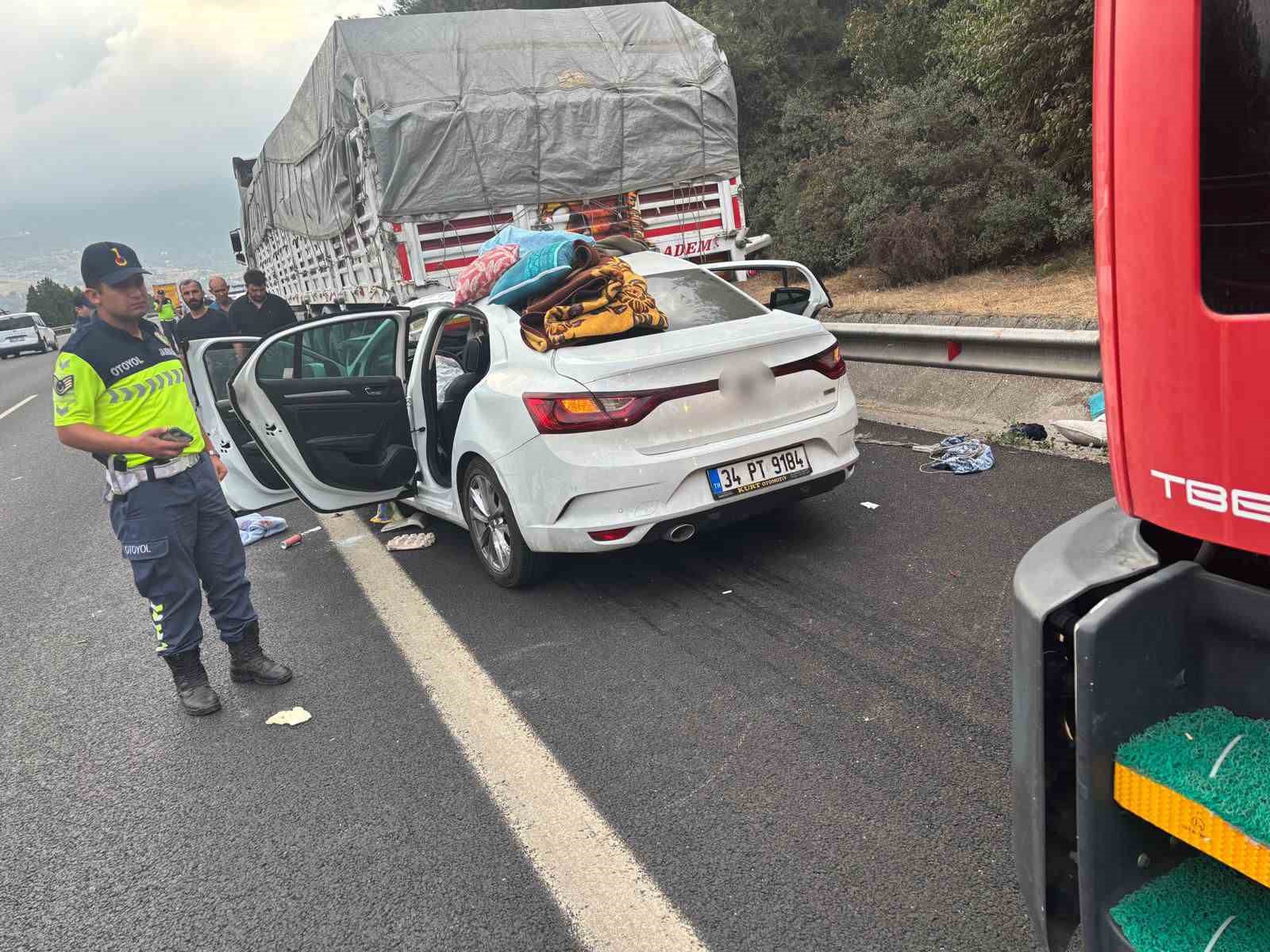 Osmaniye’de otomobil tıra arkadan çarptı: 4 ağır yaralı
