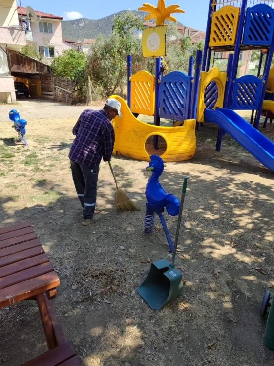 Bayırköy’de park ve spor alanlarında yoğun temizlik çalışması