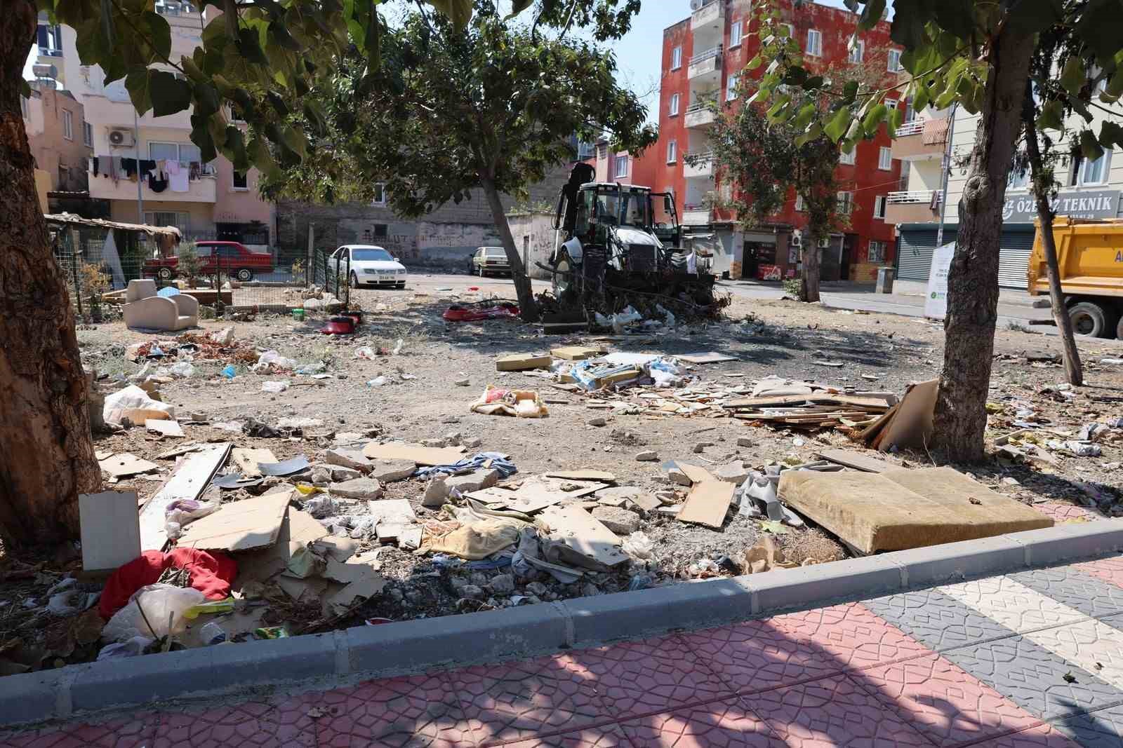 Mersin&rsquo;de hurda ve &ccedil;&ouml;p yığan vatandaşa ceza
