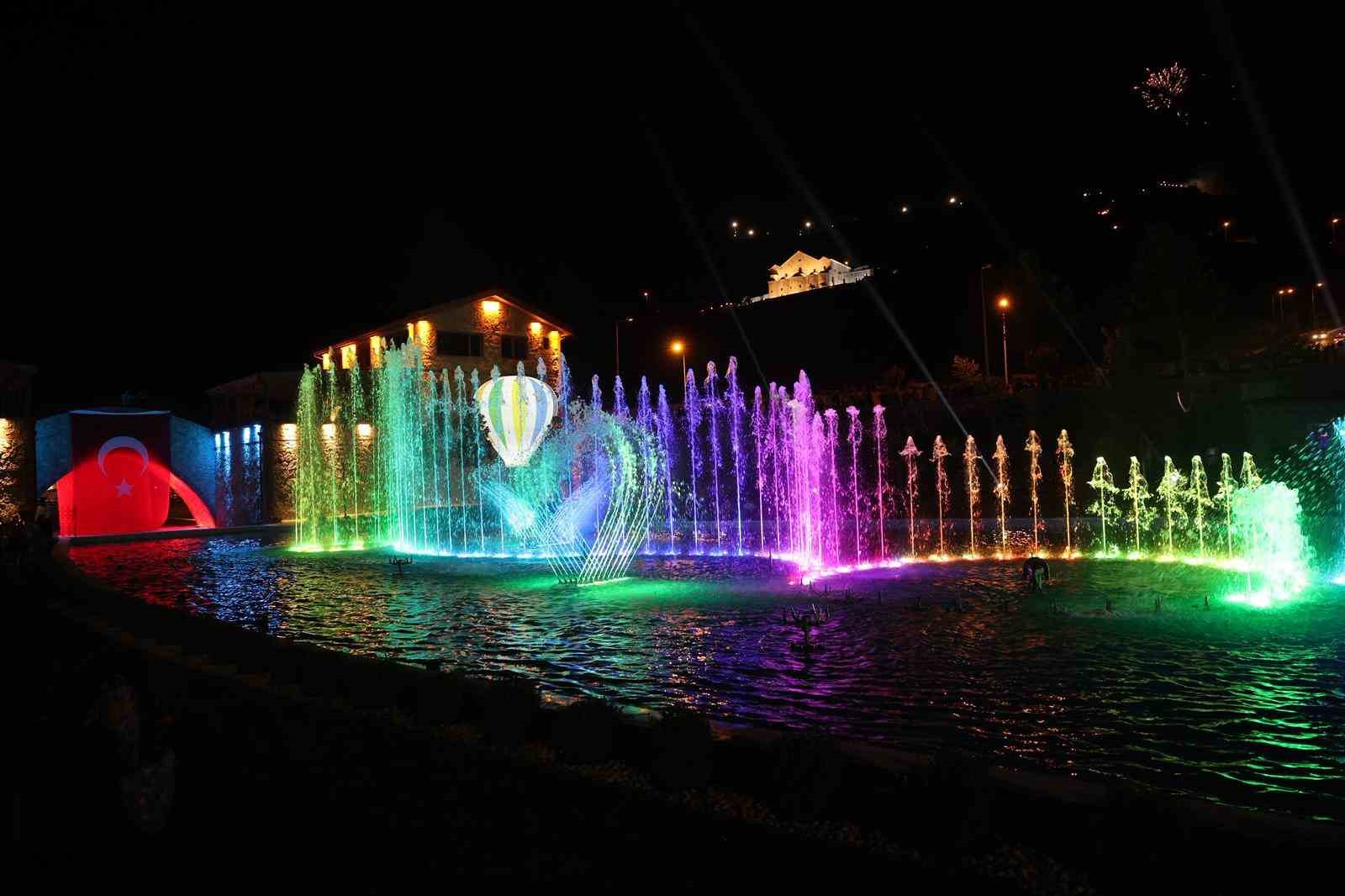 Kapadokya su ve ışık sahnesi Nevşehirlilerin gözdesi oldu