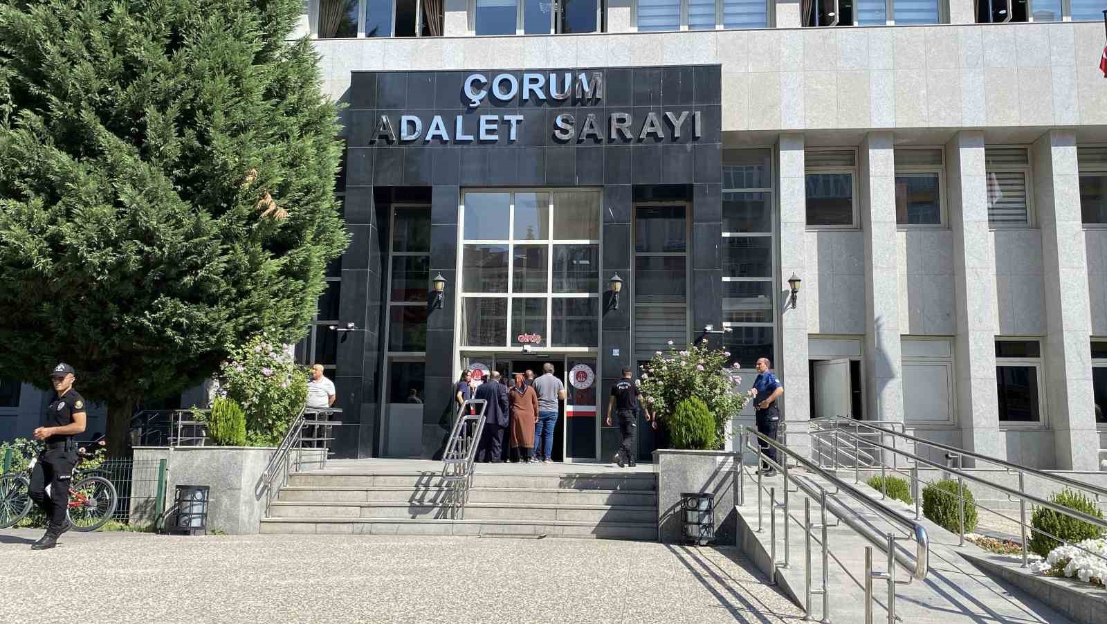 10 milyon liralık &lsquo;change&rsquo; vurgununda 8 ş&uuml;pheli adliyede
