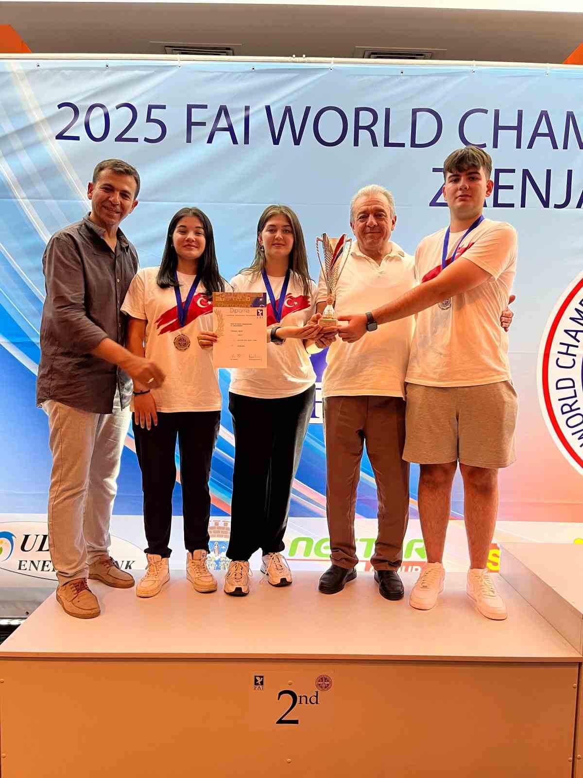 Şampiyonlar Alaşehir’de alkışlarla karşılandı