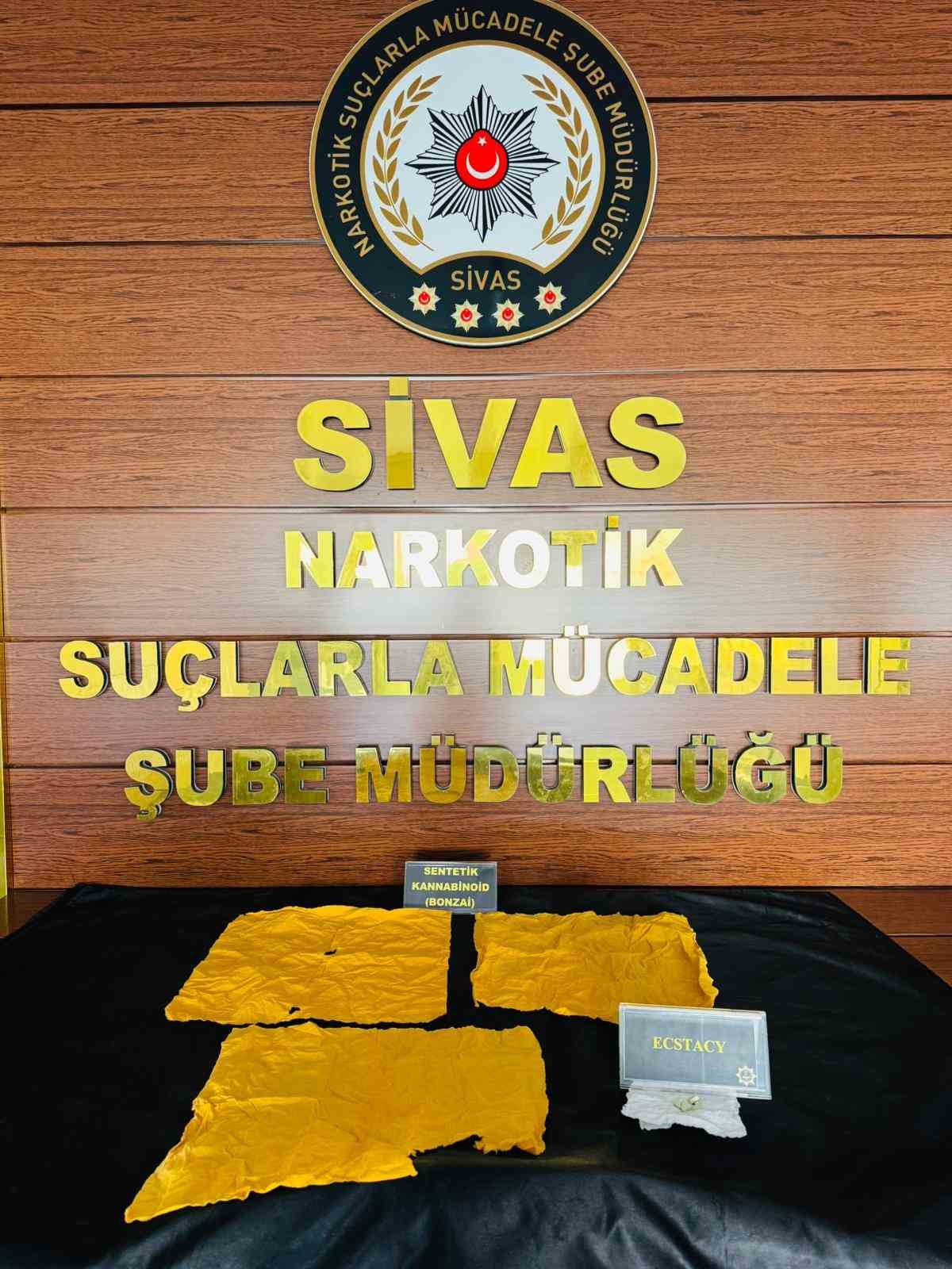 Sivas&rsquo;ta uyuşturucu operasyonunda 3 tutuklama
