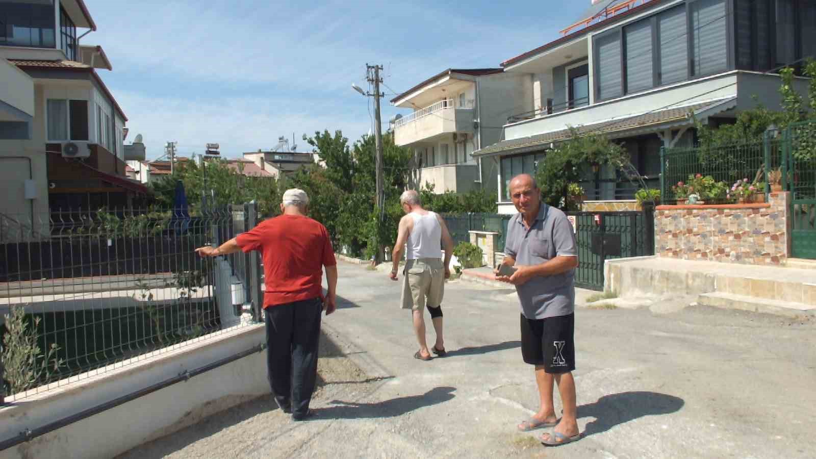 Balıkesir Burhaniye’de gökyüzündeki uçak izleri ilgi gördü