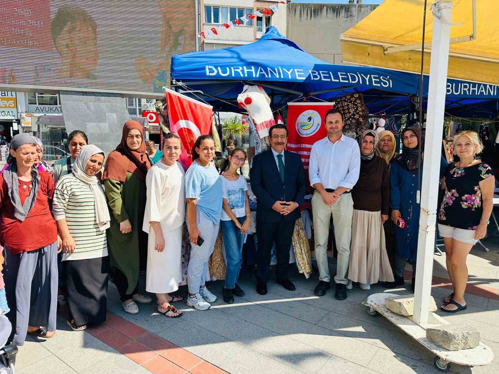 Burhaniye Kaymakamı kadın emeği pazarını ziyaret etti