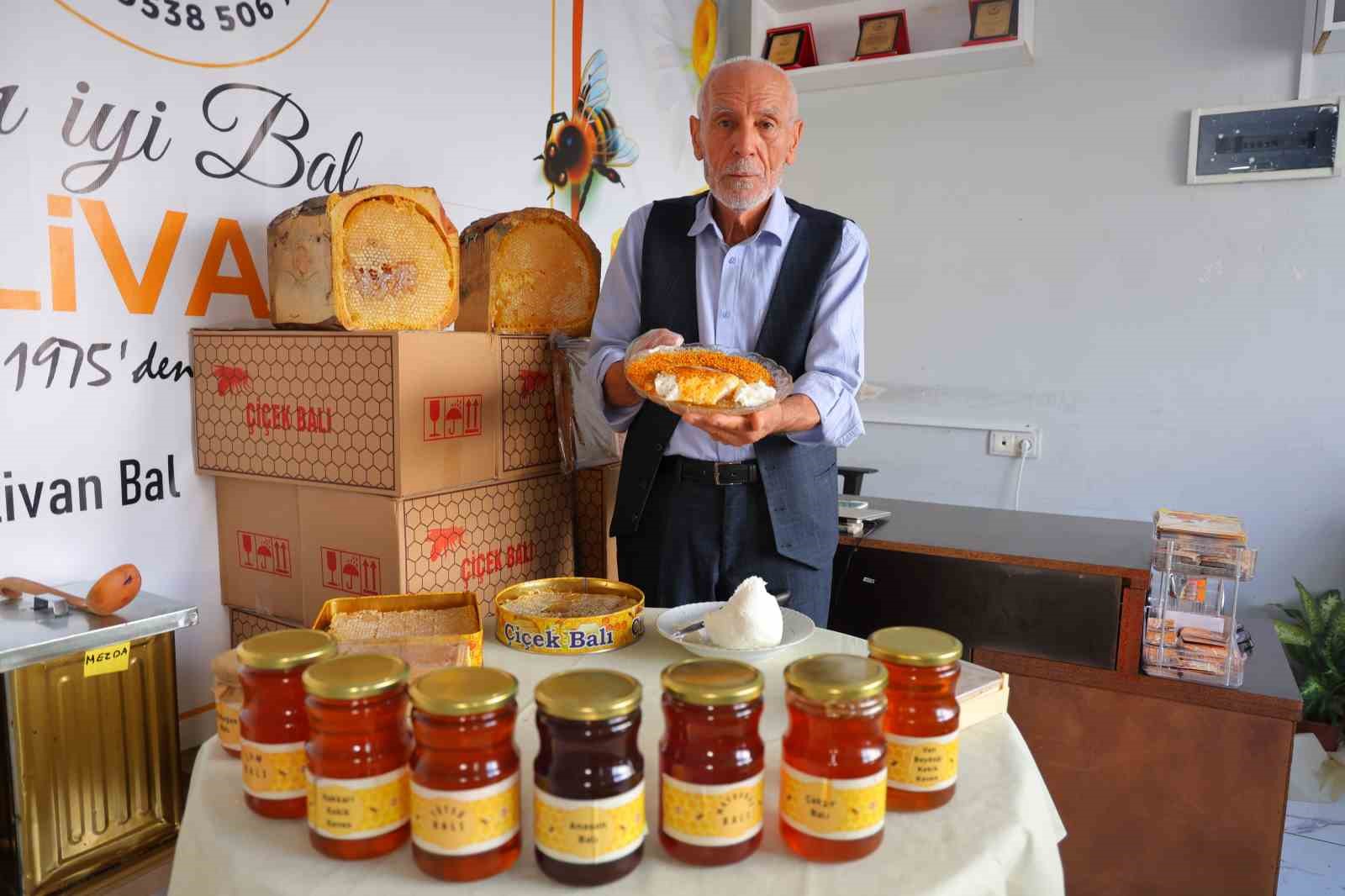 Kahramanmaraşlı balcıdan videosunu paylaşan dünyaca ünlü modacıya davet: "Balımızın tadına baksın"