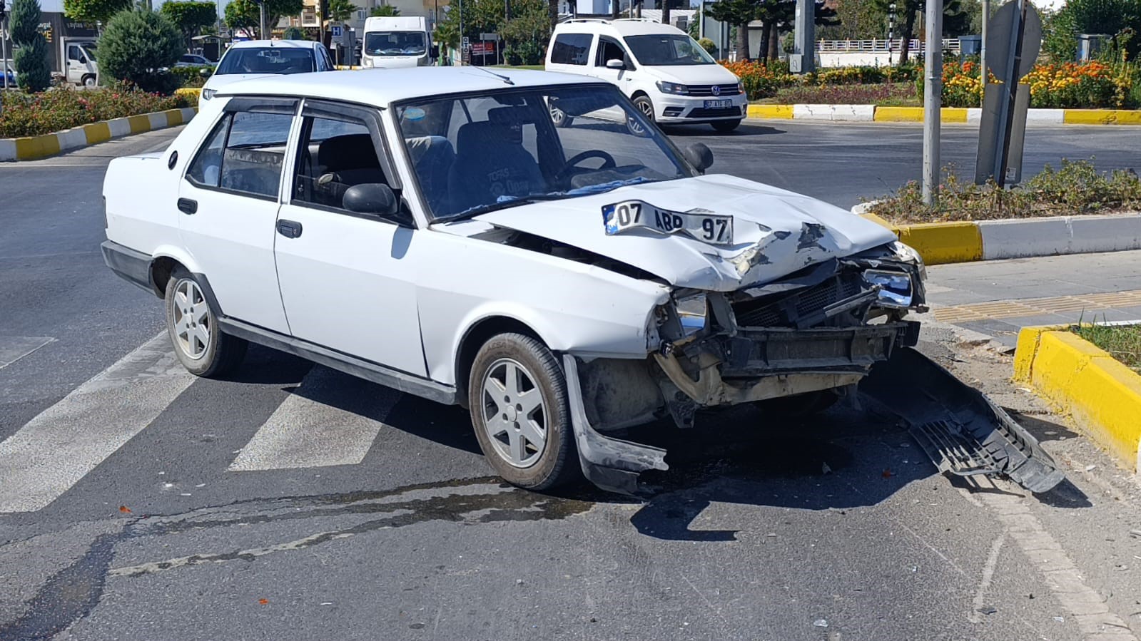 Manavgat’ta Tofaş otomobille çarpışan motosikletli ağır yaralandı