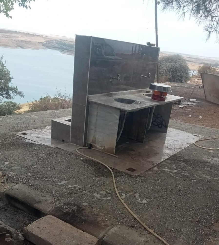 Çeşmenin muslukları çalındı