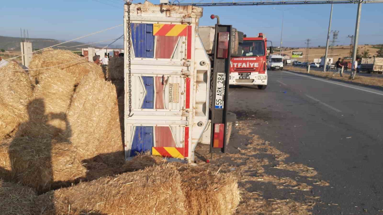 Samsun’da kamyonet ile traktör çarpıştı: 4 yaralı
