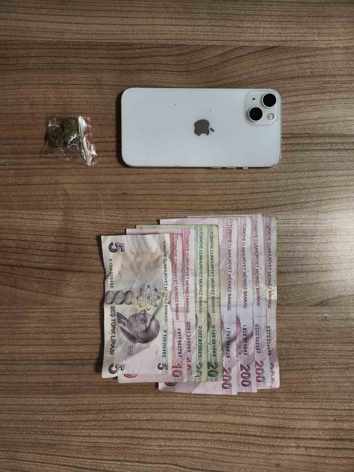 Esenyurt&rsquo;ta dronla tespit edilen uyuşturucu ticaretine su&ccedil;&uuml;st&uuml;: 7 g&ouml;zaltı
