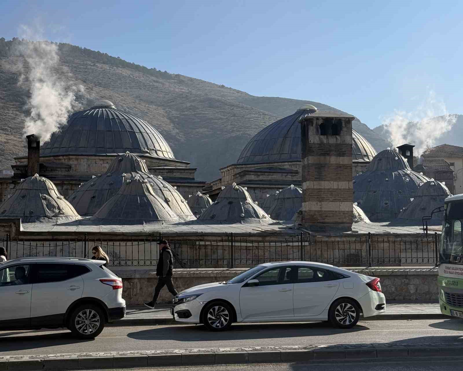 Tarihi hamam 453 yıl sonra farklı bir yöntemle ısıtıldı
