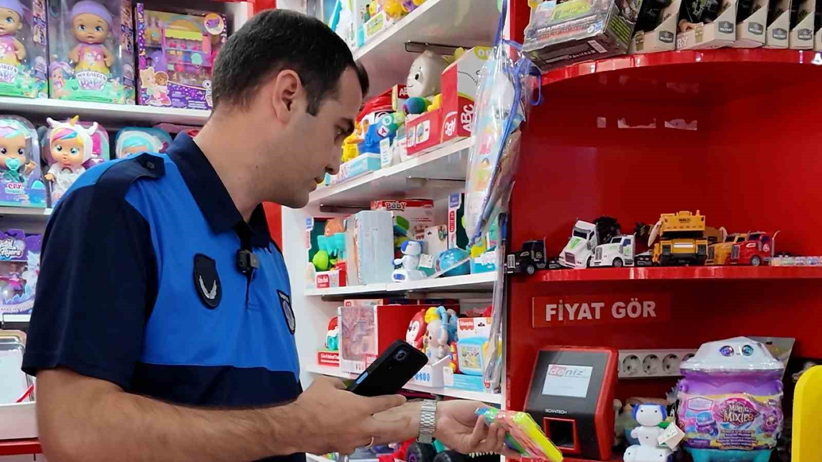 Yeşilyurt’ta zabıta ekiplerinden kırtasiye denetimi