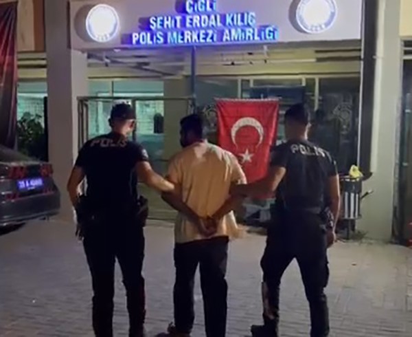 İzmir’de 18 yıl 9 ay hapis cezasıyla aranan firari yakalandı