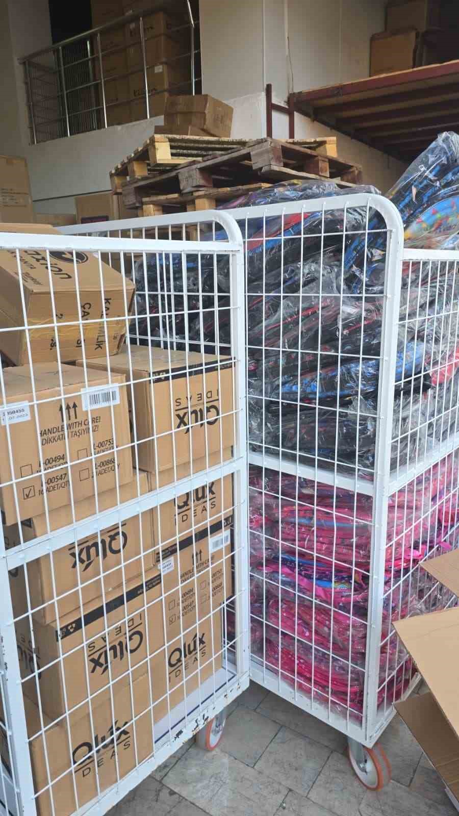 Kayserili hayırseverden ihtiya&ccedil; sahibi 700 &ouml;ğrenciye eğitim seti
