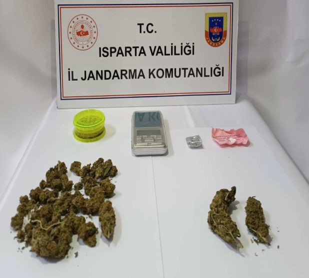 Isparta&rsquo;da son bir ayda uyuşturucu operasyonlarında yakalanan 2 şahıs tutuklandı
