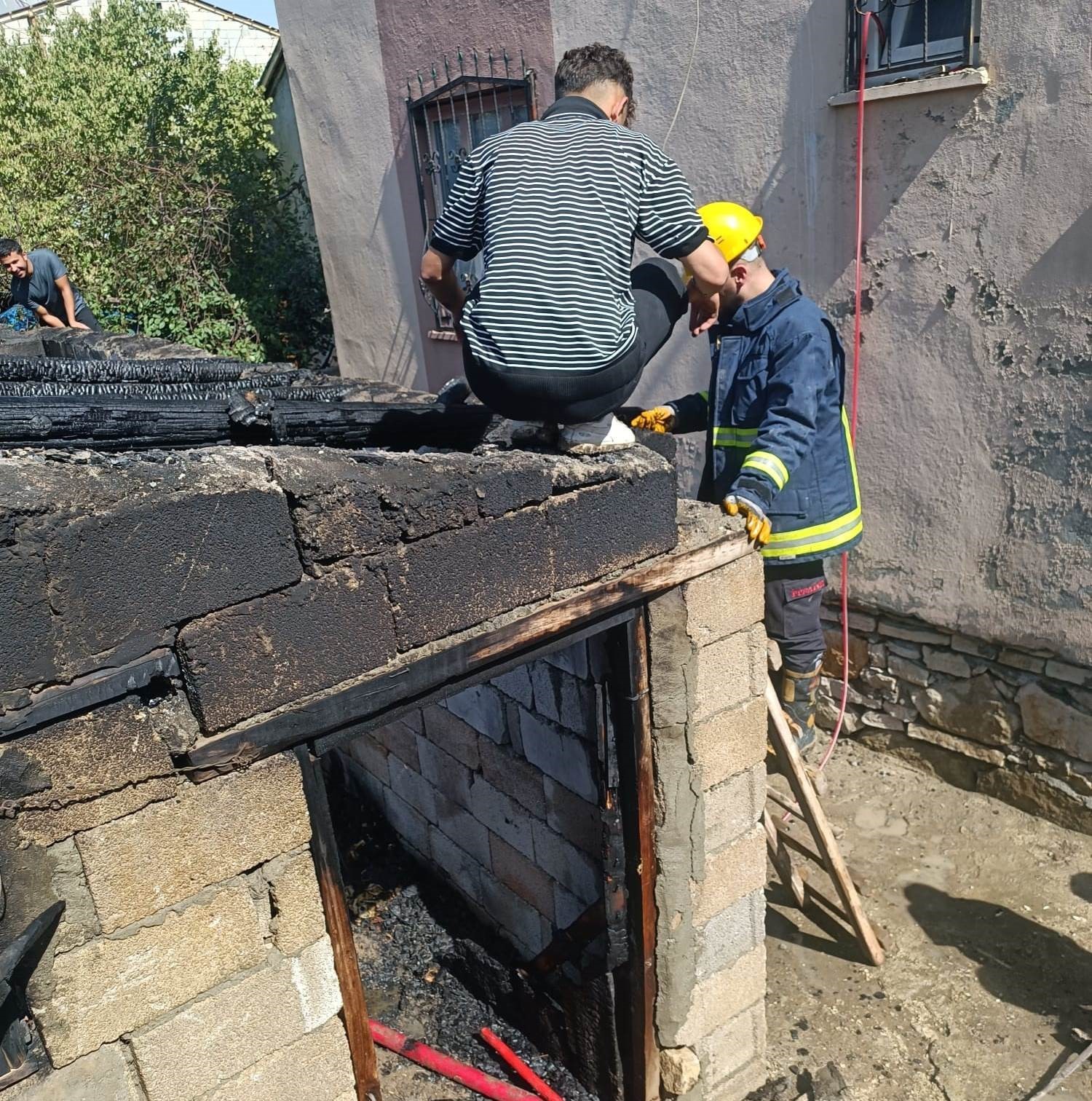 Van&rsquo;da odunluk yangını
